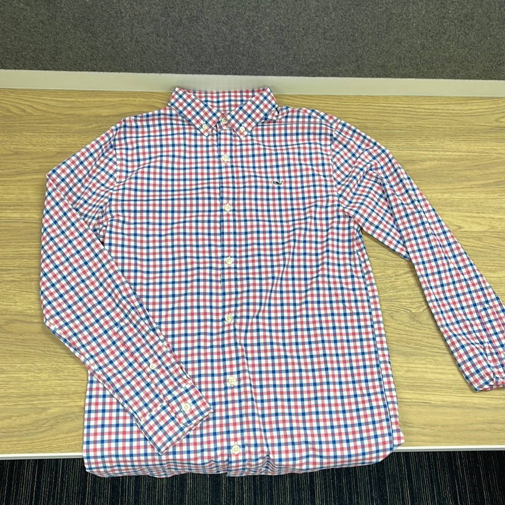 NEVER WORN. Boys Vineyard Vines button down shirt Size: L
